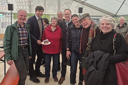 Dieter Wieland und seine Ehefrau Heidi  Kreisrat Walter Dankesreiter, der neue BN-Landeschef Martin Geilhufe, stellv. ÖDP-Kreisvorsitzende Maria Schöfberger, BN-Ehrenvorsitzender Prof. Hubert Weiger, Bezirksrat Urban Mangold und die ÖDP-Kreistagsfraktionsvorsitzende Agnes Becker